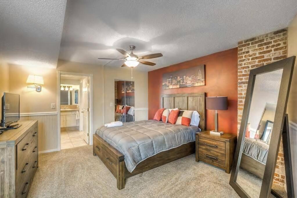 2 Bedroom Heart Of Lodo W/great View/amenities * DEN