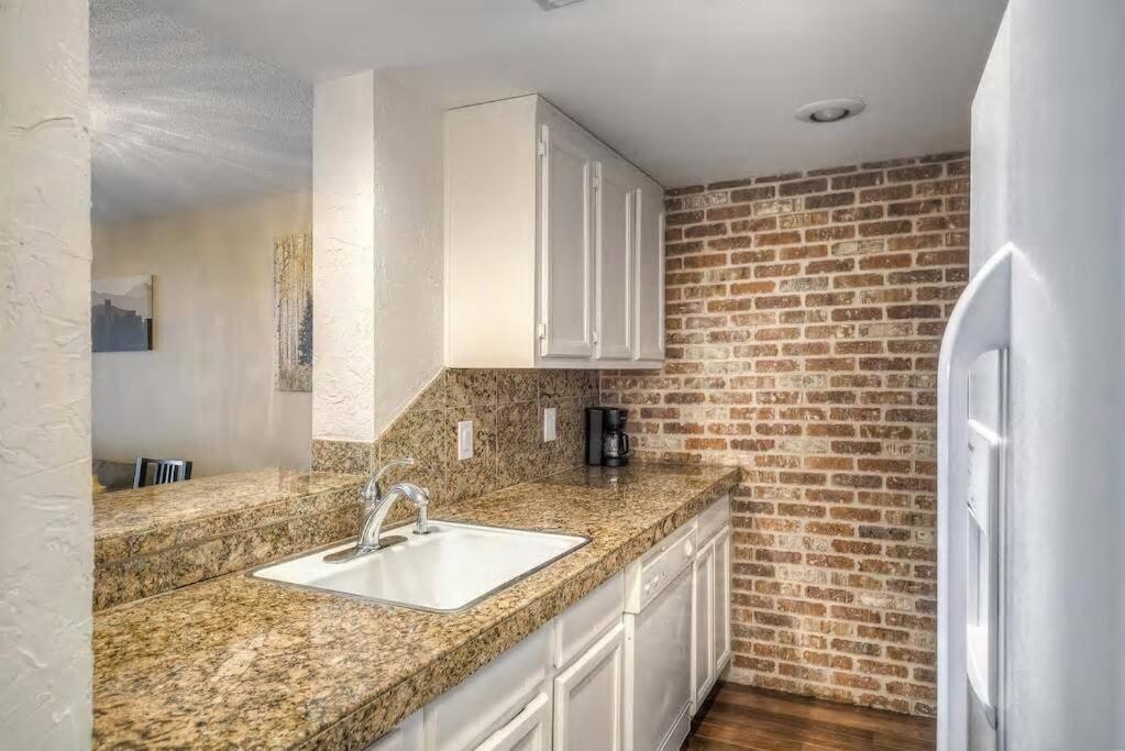 2 Bedroom Heart Of Lodo W/great View/amenities * DEN